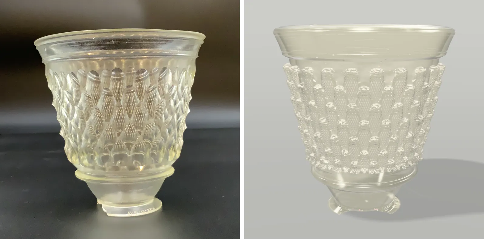 Links Foto eines Glasbechers mit Zapfenbuckeln und ausgebrochenem Fuß, rechts das 3D-Modell aus derselben Blickrichtung.
